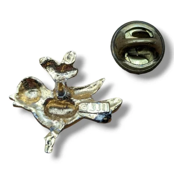 Signed JJI Gold Tone Small Bird On Branch Vintage Hat Lapel Backpack Pin Brooch - Picture 2 of 3